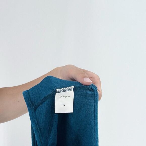 Women's Blue Front Tie Halter Cropped Top Size Small - Picture 3 of 3